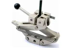 Self-Tightening Grips